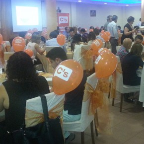 Ciudadanos (C's) de Vallirana realiza una cena para celebrar su primer aniversario Ciudadanos (C's) de Vallirana realiza una cena para celebrar su primer aniversario