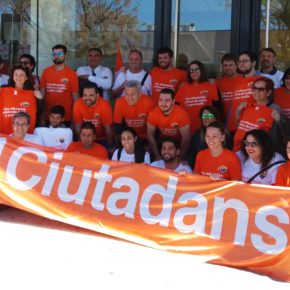 Ciutadans Viladecans celebra un partido de fútbol en defensa de la educación pública Ciutadans Viladecans celebra un partido de fútbol en defensa de la educación pública